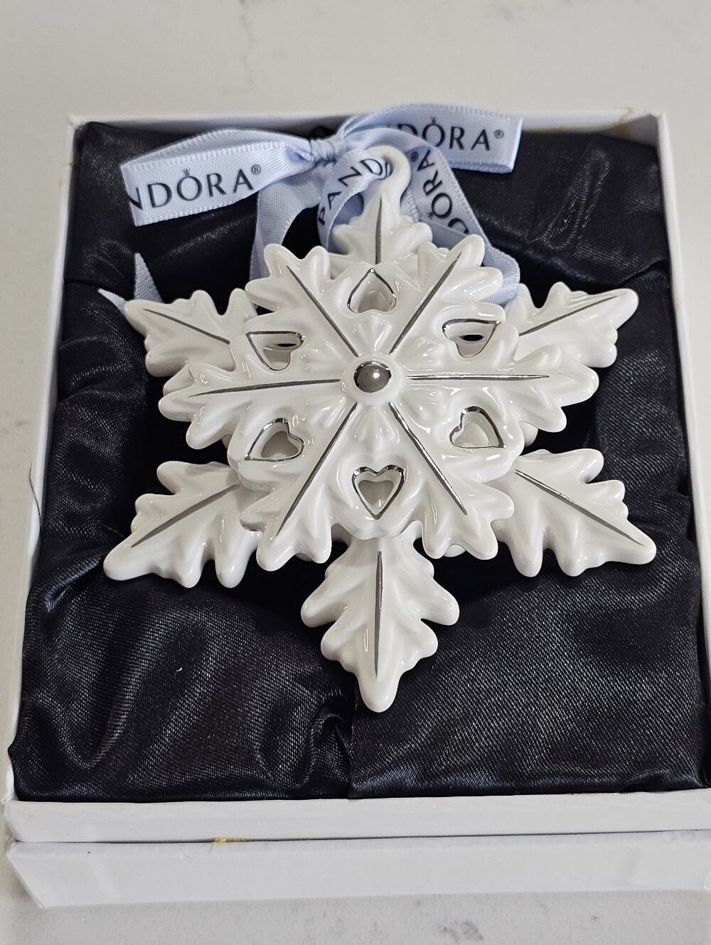 Pandora 2015 Snowflake Christmas Ornament New In Velvet Lined Box